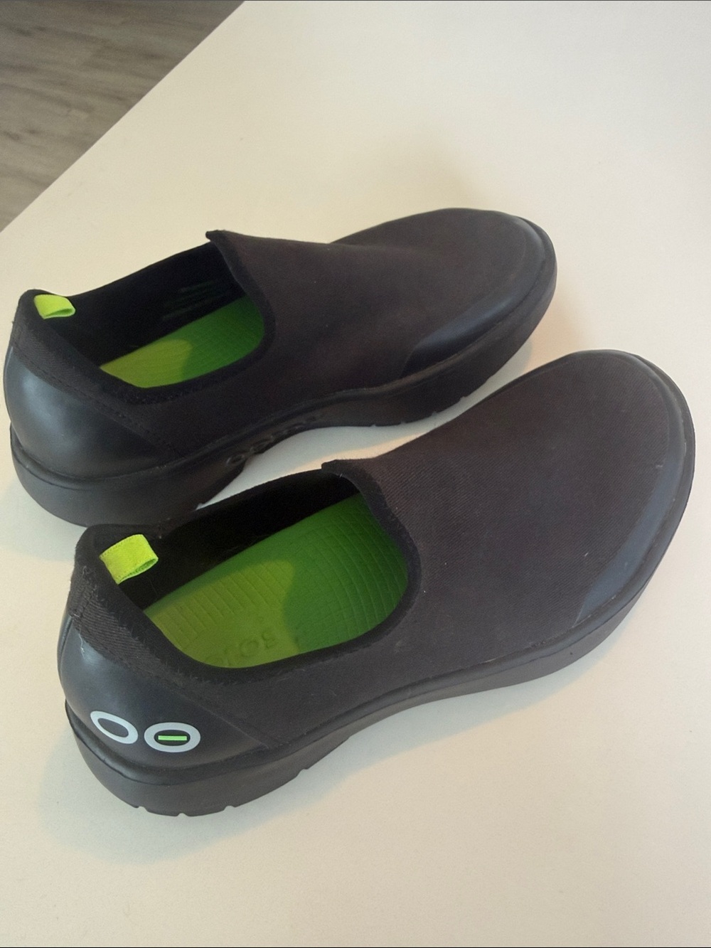 OOFOS Women's Slip-On Sneakers in Black with Lime Green Insole, Sz 7.5 Women’s